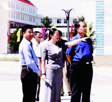 2003年，时任教育部副部长张保庆、时任吉林省教育厅厅长蒋力华来校视察